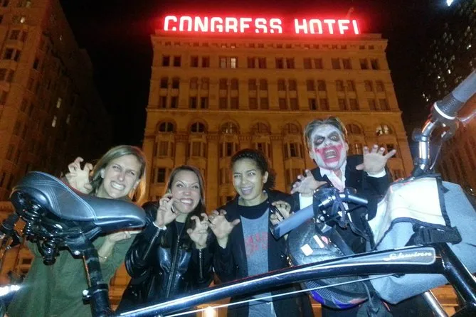 Chicago: Halloween Ghost Stories Evening Small-Group Bike Tour