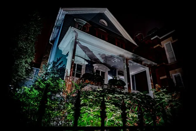 Embers of the Windy City: Chilling Chicago Ghost Tours