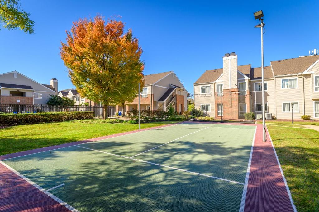 Philadelphia Suites at Airport - An Extended Stay Hotel